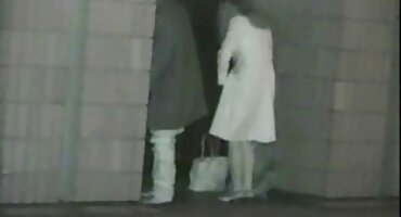 Djevojka je prskala uljem na debeli kurac pornici u hrvatskoj prijatelja i masturbirala nogama