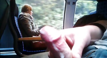 Nakon oralnih milovanja teen jaše na kurac svog mladog hrvatski amaterski pornici prijatelja