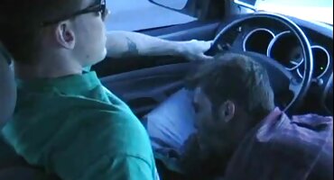 Plavuša hrvatski amaterski porno je proširila magarca s igračkama i pripremila jebenu rupu