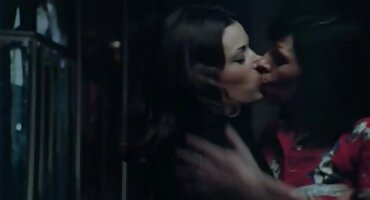 Bradavica nakon sisanja noge širom otvorene za jebanje hrvatski pornici na kauču