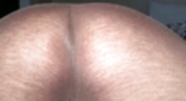 Poslovna žena s igračkama u maca je ukinuto od hrvatski pornić daljinskog upravljača