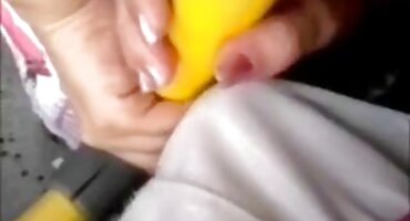 Plavuša je odgurnula gaćice hrvatski porno i ostavila dugi kurac