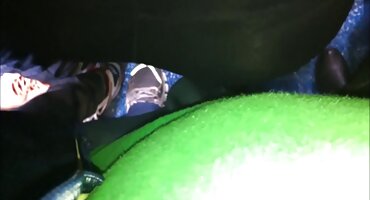 Čovjek u spavaćoj sobi masturbira Pička mladića hrvatski porno filmovi