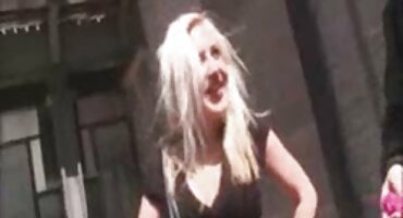 Djevojka je otpuhala gaćice i isisala hrvatski porno uradak kurac od muškarca