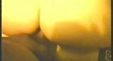 Djevojka je udarila porno hrvatska kapuljaču i dopustila joj da zajebava penis