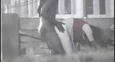 Petite crnka hrvatske porno zvijezde ispružila zbijeno maca na tvrdi kurac muža