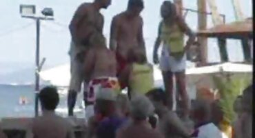 Crnka je razvila svoju guzicu i dopustila hrvatski amaterski porno svom ljubavniku debeli štap