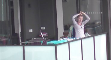 Dlakavi kurac u gondoli gura se u slatku rupu vitke ljubavnice hrv porno