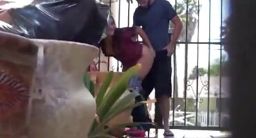 Glamour kuja s porno film hrvatska ravnim trbuhom ustaje na sve četiri i naginje se u psećem stilu