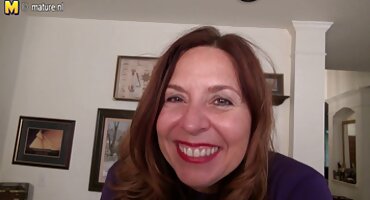 Dvije djevojke u spavaćoj sobi služe porno hrvatska tijela svojih muškaraca