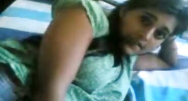 College Djevojka s naočalama širi njezine noge, da porno hrvatska se ševe