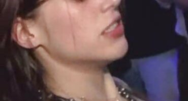 Crnka s uskim rupama ima spolni odnos hrvatski pornić s velikim član