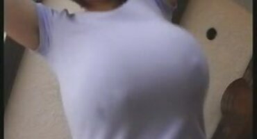 Crnka hrv porno jebanje s prijateljem muža, koji je ripped joj dupe tajice