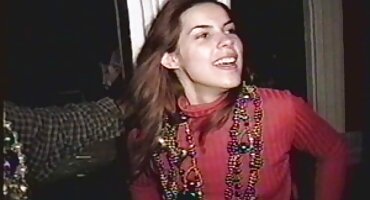 Provalivši u momkovu hrvatske porno zvijezde sobu, kći i njezina izopačena Mama skočile su na njegov falus