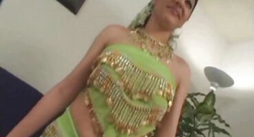 Jock je skinuo hlače i jebeno u vrat samo budnu djevojku hrvatski porno filmovi