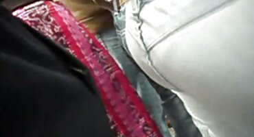 Otkopčavši bijelu košulju i otkrivajući poprsje, mladi momak gurnuo je erotske price iz hrvatske kurac u vaginu Plavuše