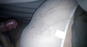 Mlada problema u bijelo-plavoj haljini seksa sa šefom na kauču hrvatski pornjici