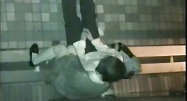 Goli maser masturbira penis klijenta i uzima ga hrvatski amaterski porno u usta