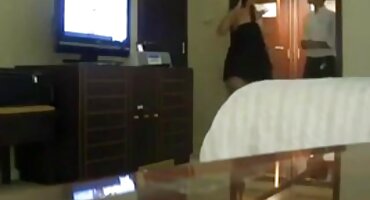 Momak igra s analnom ljepotom i ejakulira na njezinu hrvatska pornjava rupu