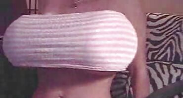 Crvenokosa skida tamnocrvenu haljinu i čini Analni porno hrvatski bonk sa sportskim muškarcem