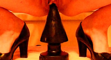 Bračni par povukao se u kupaonicu i jebanje hrvatski pornici video u blizini zahoda, snimajući seks na video