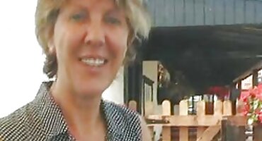 Crnka na stepenicama zamjenjuje porno filmovi hrvatski rupe za batine