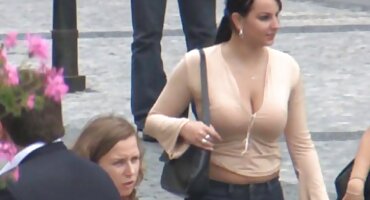 Djevojka u krevetu ima spolni odnos s crnim hrvatski amaterski porno muškarcem