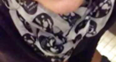 Latinska drolja u različitim porno hub hrvatska pozama maše svojim plijenom tijekom seksa