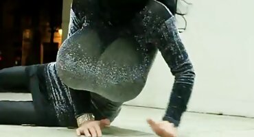 Momak je namamio svoju djevojku tvrdim hrvatski pornić penisom i proširio se na vrući seks