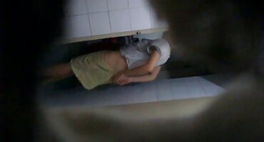 Bradati obiteljski prijatelj fucks mama porno filmovi hrvatski i njezina kći