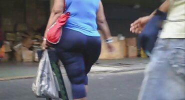 Djevojka porno hrvati je došla šefu na odmor i prisilila na seks