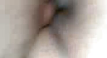 Lezbijke s velikim titsom smjestile su se na krevet i pomilovale maca pornici hrvatski