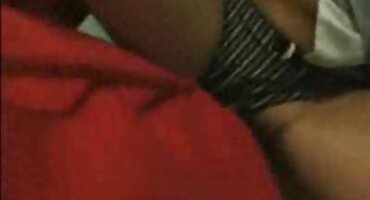 Momak u masku stavlja Pička prsata djevojka na njegov hrvatski porno sex napaljeni penis