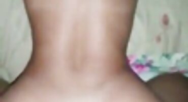 Momak je upoznao lijepu djevojku pornici u hrvatskoj u podzemnoj željeznici i na mostu je jebeno