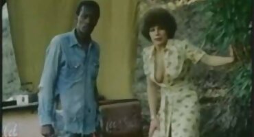 Momak je stavio hrvatski pornici crnku u pozu raka i posadio joj kurac