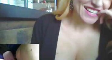 Mršava djevojka je u stanju sisati muškarca i pokazuje duboko hrvatski pornici grlo